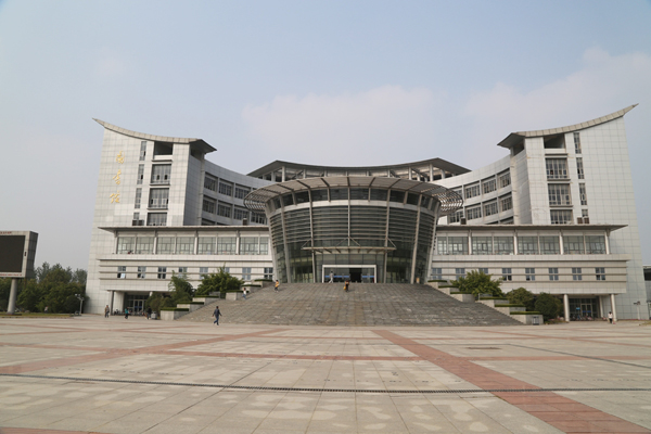 四川什邡中學學校地址