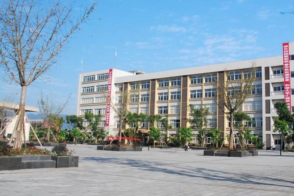 貴陽(yáng)市白云區(qū)職業(yè)技術(shù)學(xué)校怎么樣