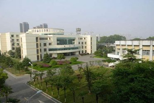 成都新運(yùn)職業(yè)學(xué)校 成都新運(yùn)職業(yè)學(xué)校